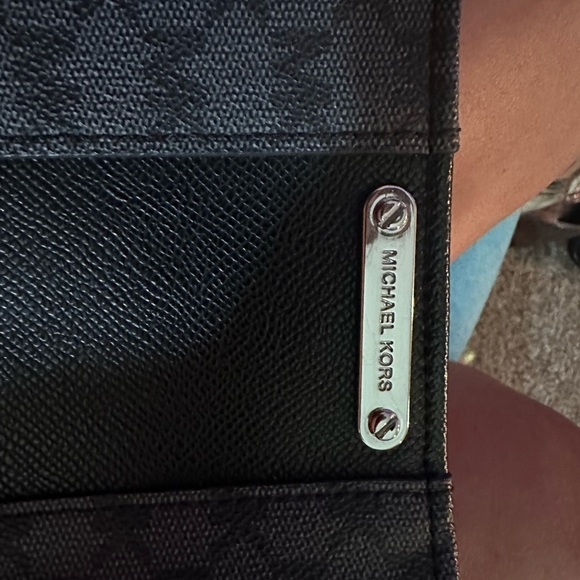 Micheal Kors waist purse - Picture 2 of 4